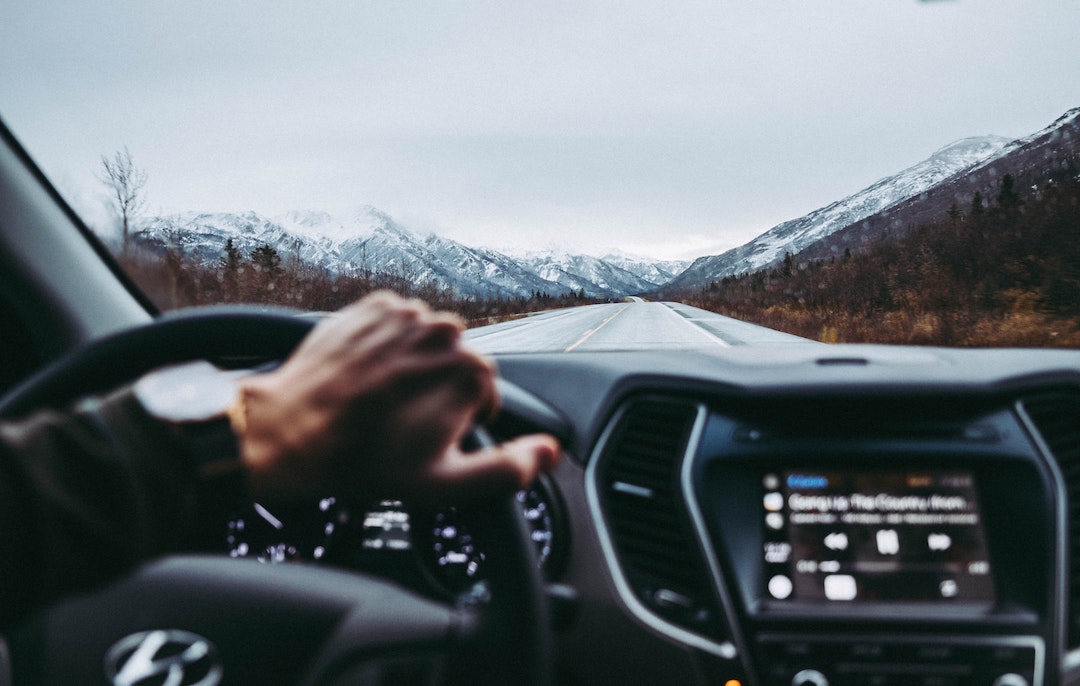 driving-jan-kronies-mpSeLIXMnpc-unsplash