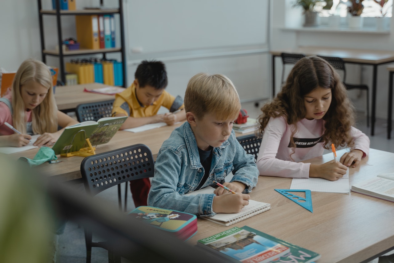 students-pexels-tima-miroshnichenko-5427648