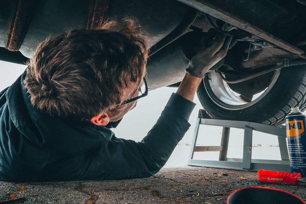 car-fixing-pexels-photo-2244746