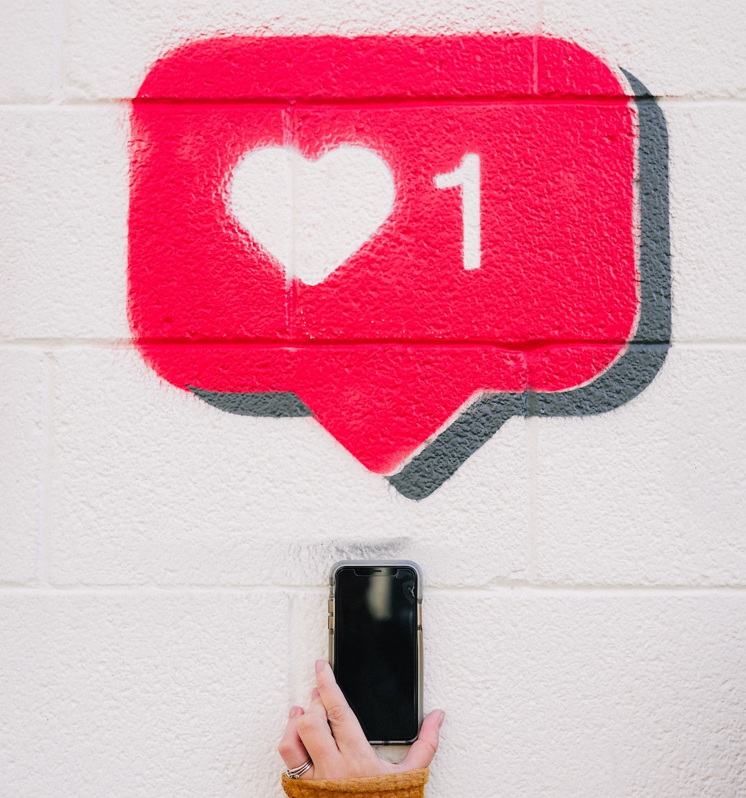 social-media-heart-karsten-winegeart-60GsdOMRFGc-unsplash